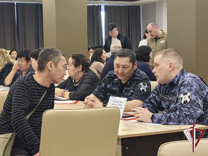 Сотрудники Якутского ОВО Росгвардии приняли участие в ярмарке вакансий   "Защитники отечества"