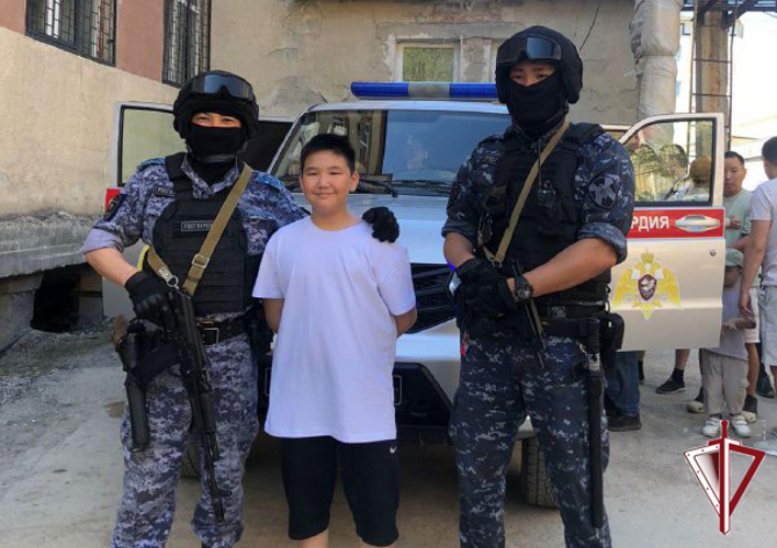 В Якутии идет акция «Росгвардия на страже детства»