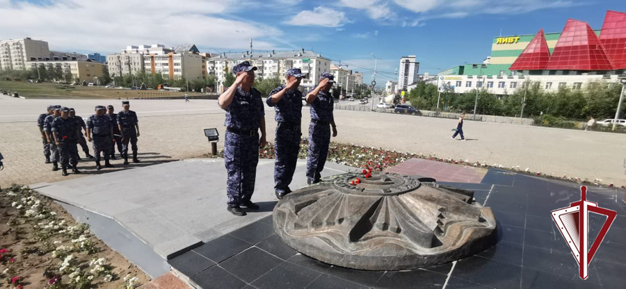 Сотрудники Якутского ОВО присоединились к всероссийской акции Дня памяти и скорби «Я помню» 