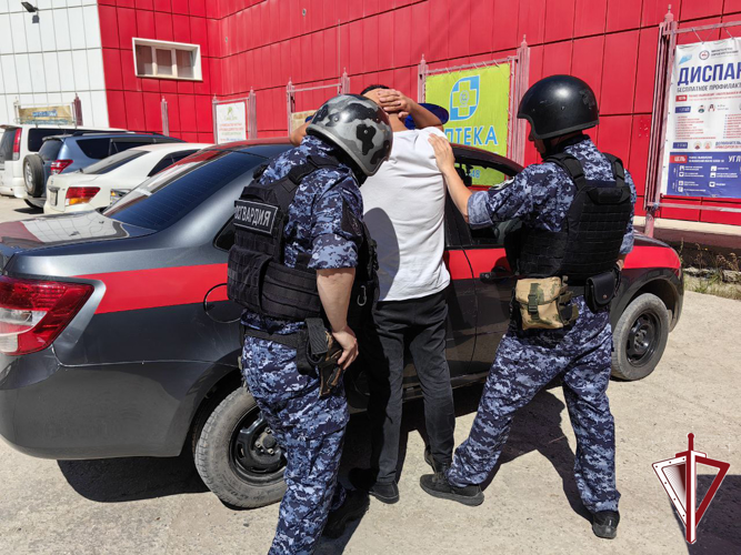 Патруль Росгвардии задержал жителей Якутска по подозрению в совершении грабежа 