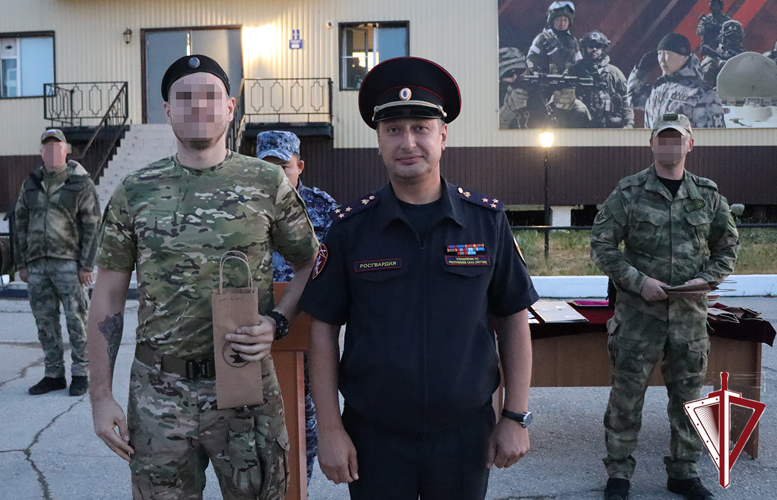 В Якутии спецназовцев Росгвардии наградили ведомственными наградами