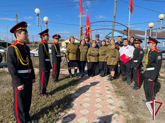 Росгвардия в Нюрбинском районе приняла участие в патриотической акции «Эстафета огня Победы».
