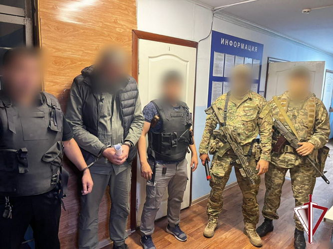 С участием Росгвардии задержаны подозреваемые в вымогательстве автомобиля у жителя посёлка Усть-Нера Оймяконского района
