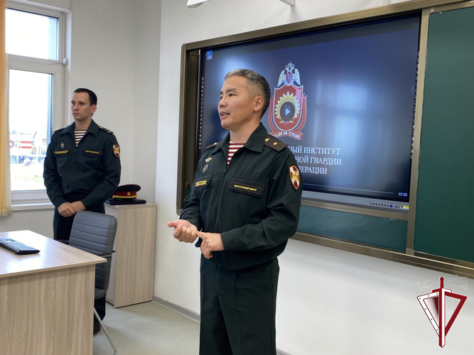 Офицеры Управления провели занятие с курсантами кадетской школы-интерната по поступлению в ВУЗы Росгвардии