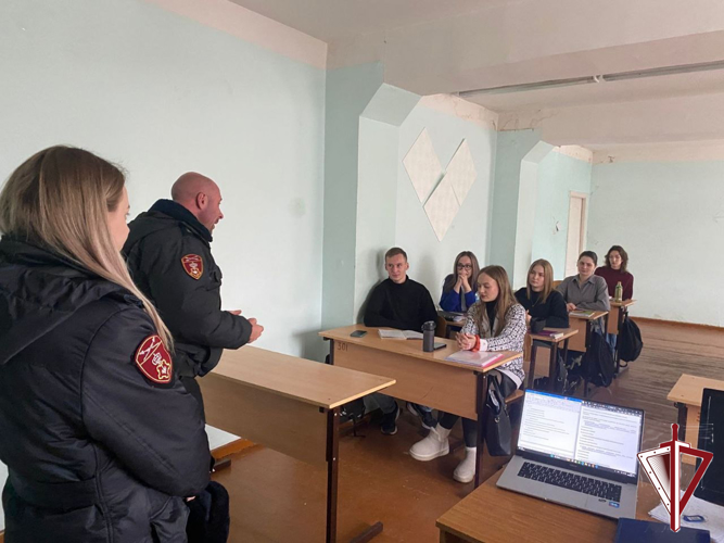 Росгвардейцы рассказали алданским студентам о поступлении в ведомственные ВУЗы