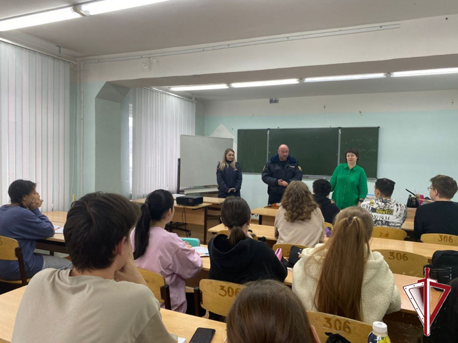 Росгвардейцы рассказали алданским студентам о поступлении в ведомственные ВУЗы