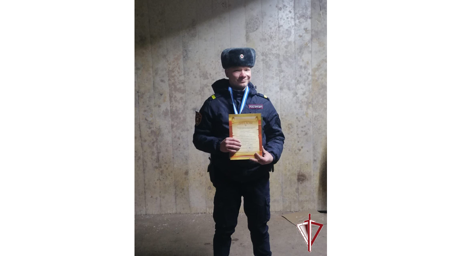 В Алдане росгвардейцы стали призерами соревнований по стрельбе 