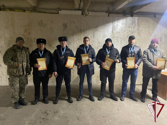 В Алдане росгвардейцы стали призерами соревнований по стрельбе 