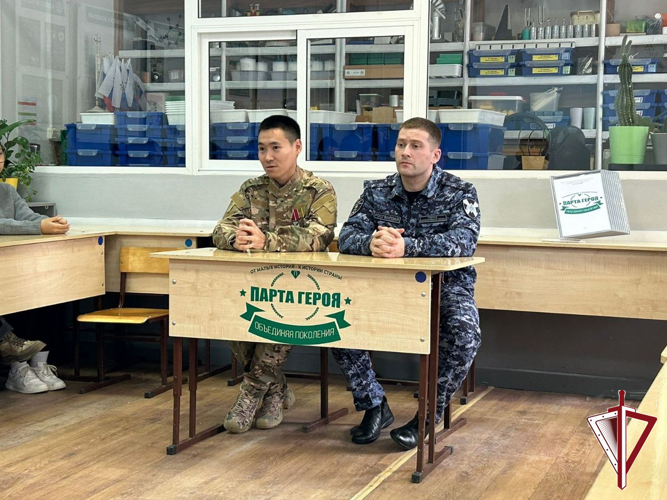 Класс Росгвардии Нижне-Бестяхской СОШ №2 встретился с участником СВО 
