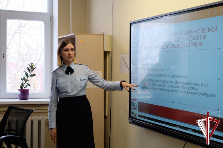 Сотрудник якутского ОВО провела урок мужества в гвардейском классе Хатасской СОШ 