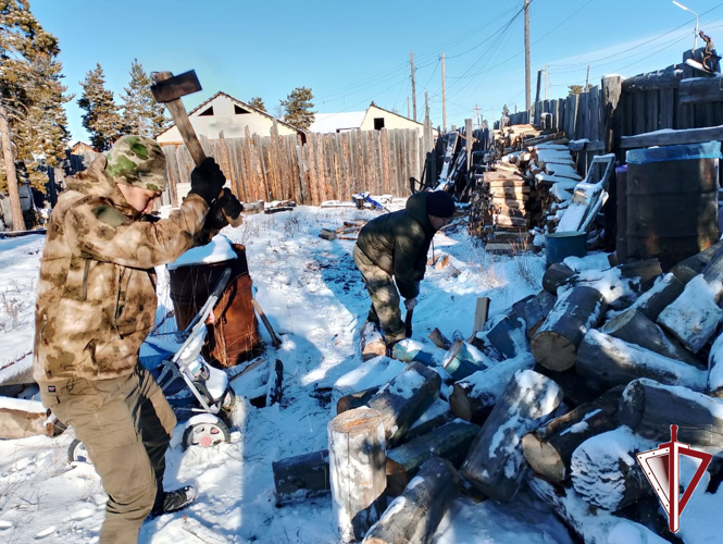 Вилюйские росгвардейцы участвуют в акции в поддержку пожилых людей