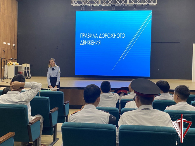 В гвардейском классе Хатасской школы прошел урок по безопасности дорожного движения