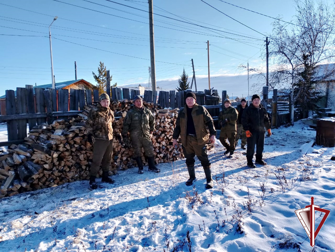 Вилюйские росгвардейцы участвуют в акции в поддержку пожилых людей