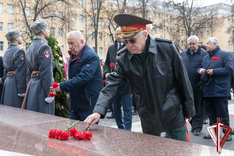 Генерал-полковник Юрий Яшин поздравил членов Региональной общественной организации ветеранов войск правопорядка «ВЕТЕРАН-ЗАБОТА» с 40-й годовщиной со дня образования