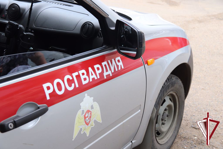 Росгвардейцы предотвратили возгорание частного дома в Якутске
