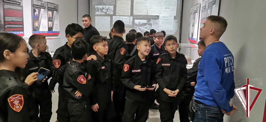 Гвардейский класс Хатасской СОШ посетил исторический парк «Россия-Моя история» 
