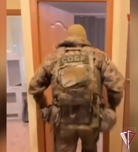 При поддержке СОБР Росгвардии в Якутске задержаны организаторы наркопритона 