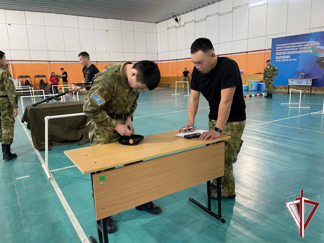 В училище олимпийского резерва прошла военизированная эстафета памяти погибшего омоновца Андрея Ощепкова