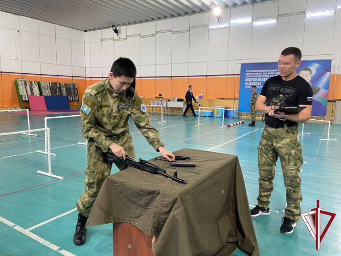 В училище олимпийского резерва прошла военизированная эстафета памяти погибшего омоновца Андрея Ощепкова