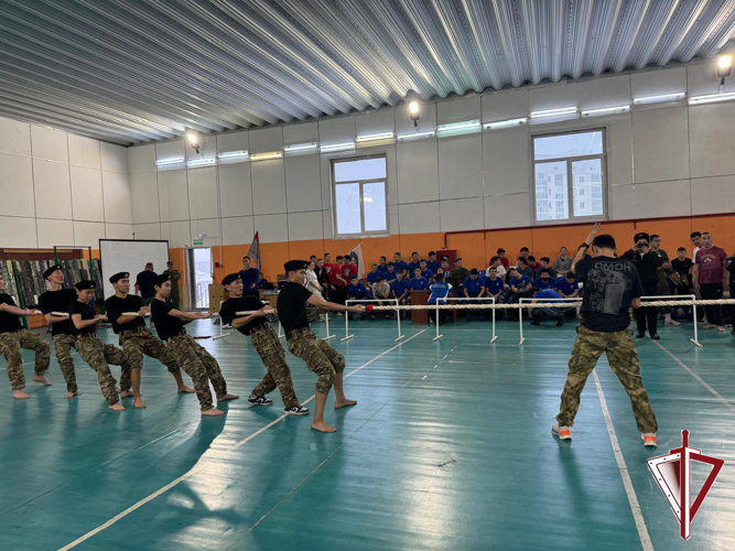 В училище олимпийского резерва прошла военизированная эстафета памяти погибшего омоновца Андрея Ощепкова