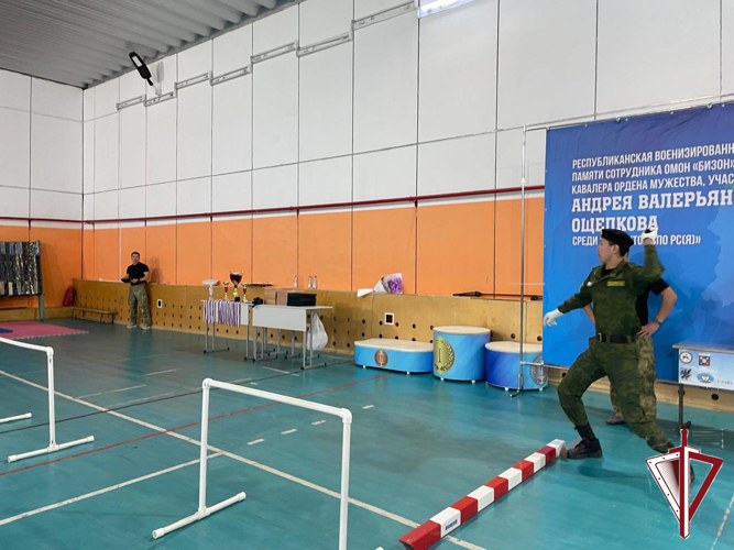В училище олимпийского резерва прошла военизированная эстафета памяти погибшего омоновца Андрея Ощепкова