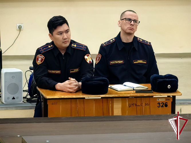 Сотрудники Росгвардии провели профориентационную встречу со студентами СВФУ им. М.К. Аммосова  