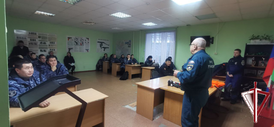 В ЯОВО инспекторы ГИБДД и ГИМС провели занятия по безопасности  