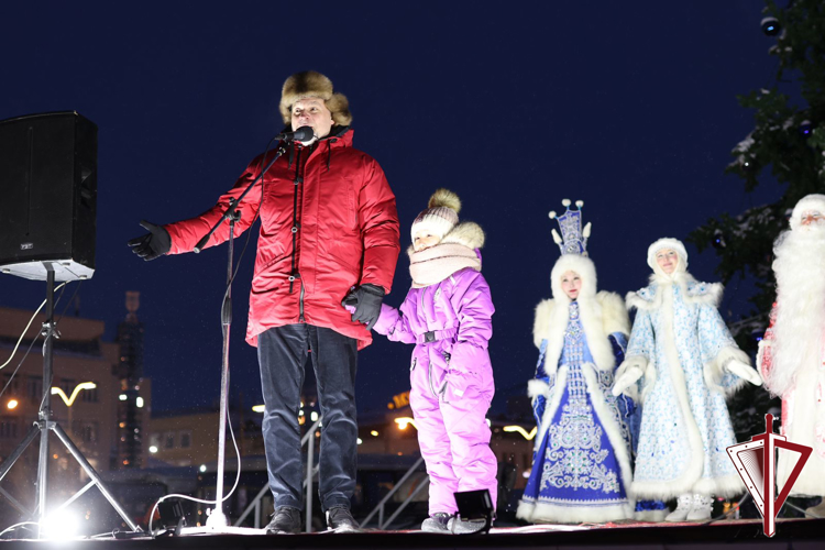В Якутске Росгвардия обеспечила безопасность проведения торжественной церемонии зажжения первой новогодней елки 