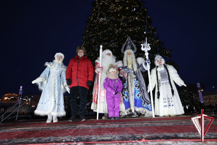 В Якутске Росгвардия обеспечила безопасность проведения торжественной церемонии зажжения первой новогодней елки 