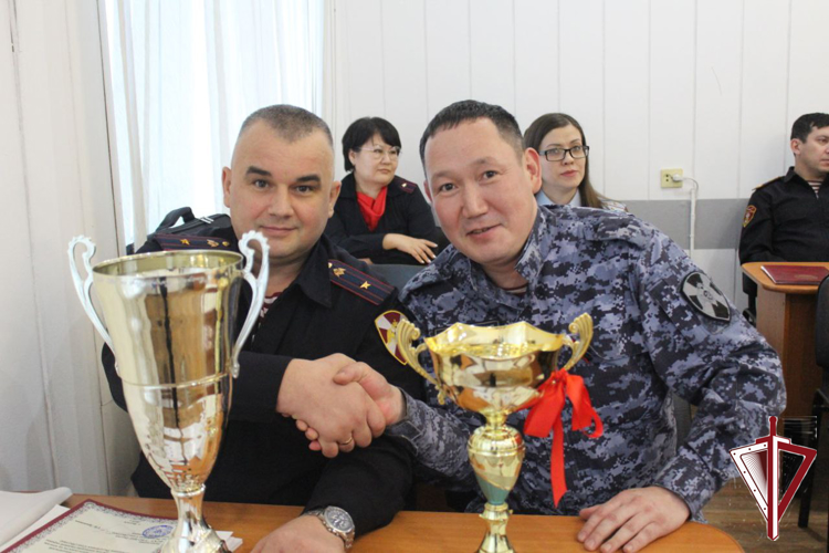 Новые служебные автомобили «Лада гранта» получили росгвардейцы Алданского и Кобяйского районов за лучшие показатели в службе     