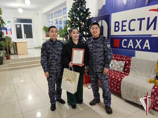 В Якутске Росгвардейцы поздравили журналистов с Днем Российской печати  