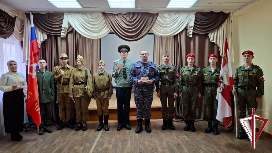 Росгвардия и юнармейцы ВПК «Альфа» провели для учеников школ Олекминска беседу на тему «Блокадный хлеб»   