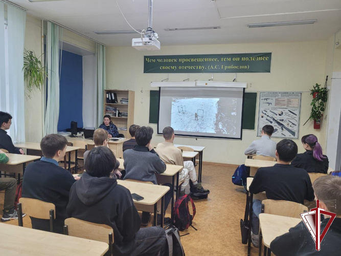 В Мирнинском региональном техническом колледже прошел урок по поступлению в ВУЗы Росгвардии