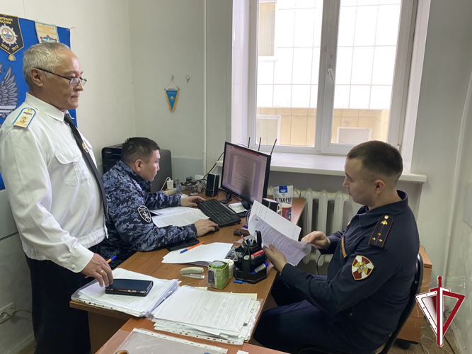 Росгвардия проверила команду «Якутск» Приморского филиала ФГУП «Управление ведомственной охраны Минтранса России»   