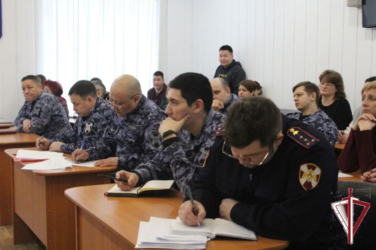 Сотрудники вневедомственной охраны прослушали лекцию по кибербезопасности 