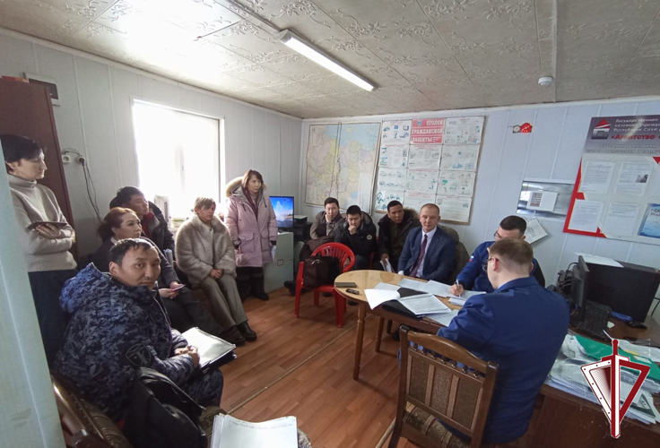 Сотрудник ЛРР в составе правительственной комиссии провел встречу с населением Верхнеколымского района 