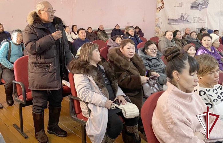 Сотрудник ЛРР в составе правительственной комиссии провел встречу с населением Верхнеколымского района 