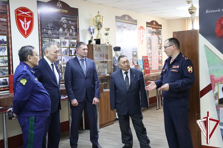 Военнослужащим и сотрудникам Росгвардии вручили награды в канун празднования Дня защитника Отечества
