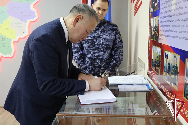 Военнослужащим и сотрудникам Росгвардии вручили награды в канун празднования Дня защитника Отечества