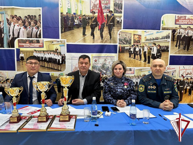 В Мирном с участием Росгвардии прошли патриотические мероприятия Дня защитника Отечества  