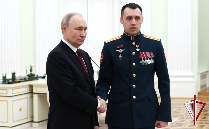 Президент России Владимир Путин вручил офицерам Росгвардии Героям России медали «Золотая Звезда» 