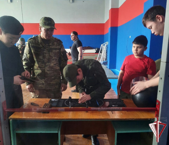 С участием ОМОН «Бизон» в Якутске прошли военно-спортивные соревнованиях на призы ДЮСШ №2  