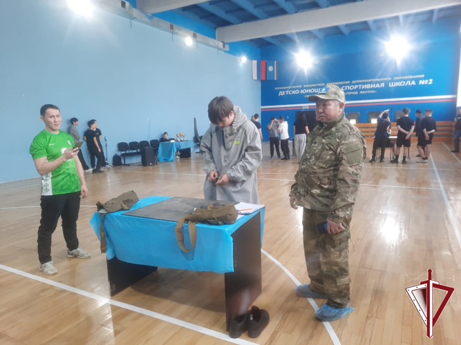 С участием ОМОН «Бизон» в Якутске прошли военно-спортивные соревнованиях на призы ДЮСШ №2  