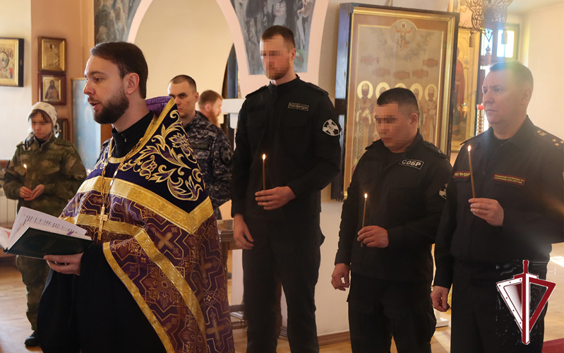 В Преображенском соборе Якутска совершен молебен для росгвардейцев