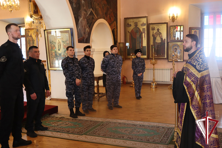 В Преображенском соборе Якутска совершен молебен для росгвардейцев
