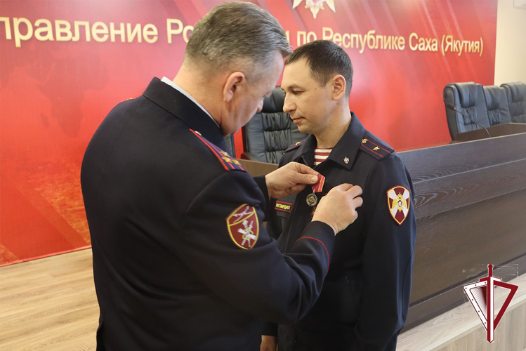 В День войск национальной гвардии Российской Федерации лучших сотрудников и военнослужащих Росгвардии чествовали в Якутске