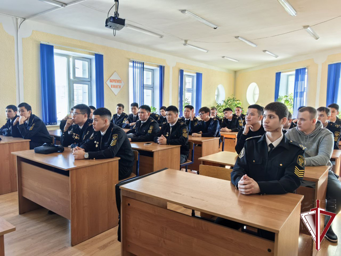 В институте водного транспорта Якутска прошла профориентационная лекция о поступлении на службу в Росгвардию