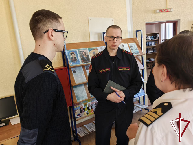 В институте водного транспорта Якутска прошла профориентационная лекция о поступлении на службу в Росгвардию