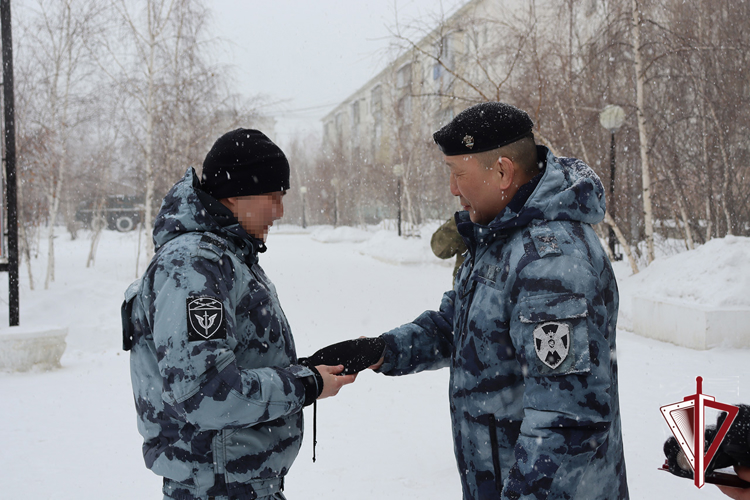 Молодые бойцы ОМОН «БИЗОН» прошли испытания на право ношения черного берета спецназовца