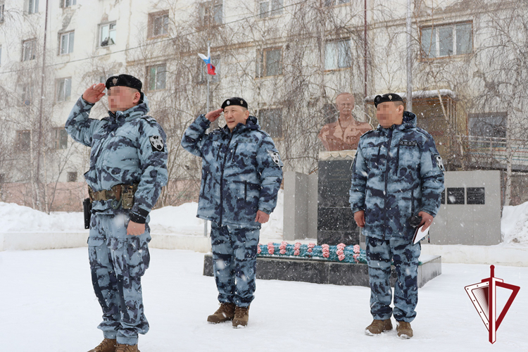 Молодые бойцы ОМОН «БИЗОН» прошли испытания на право ношения черного берета спецназовца
